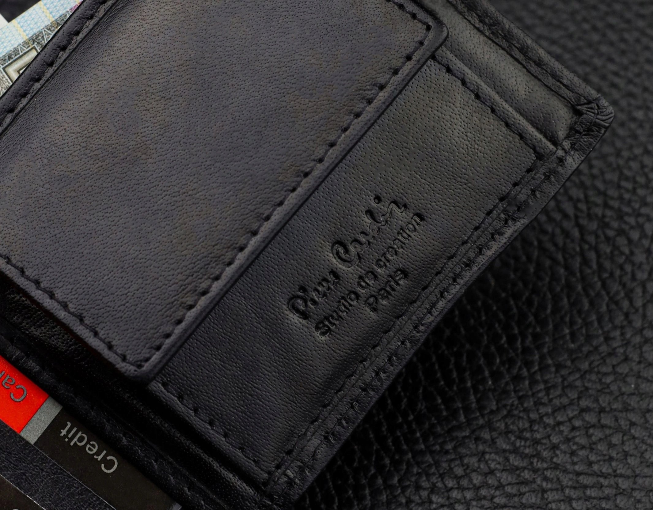 Vyriška odinė piniginė Pierre Cardin su RFID apsauga 323506 aprašymas - Prekės nuotrauka