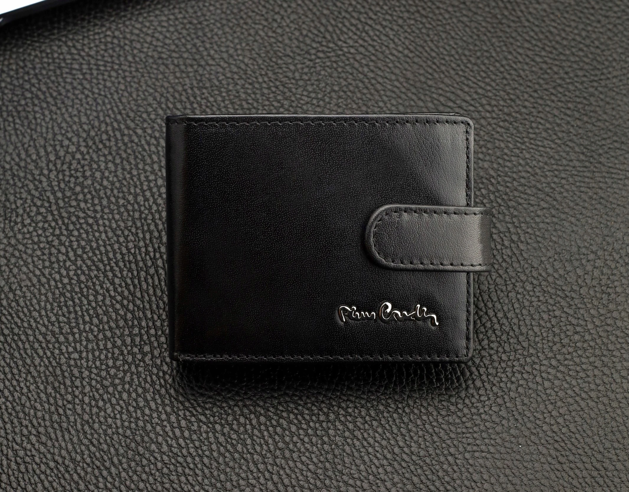 Vyriška odinė piniginė Pierre Cardin su RFID apsauga A323206 aprašymas - Prekės nuotrauka