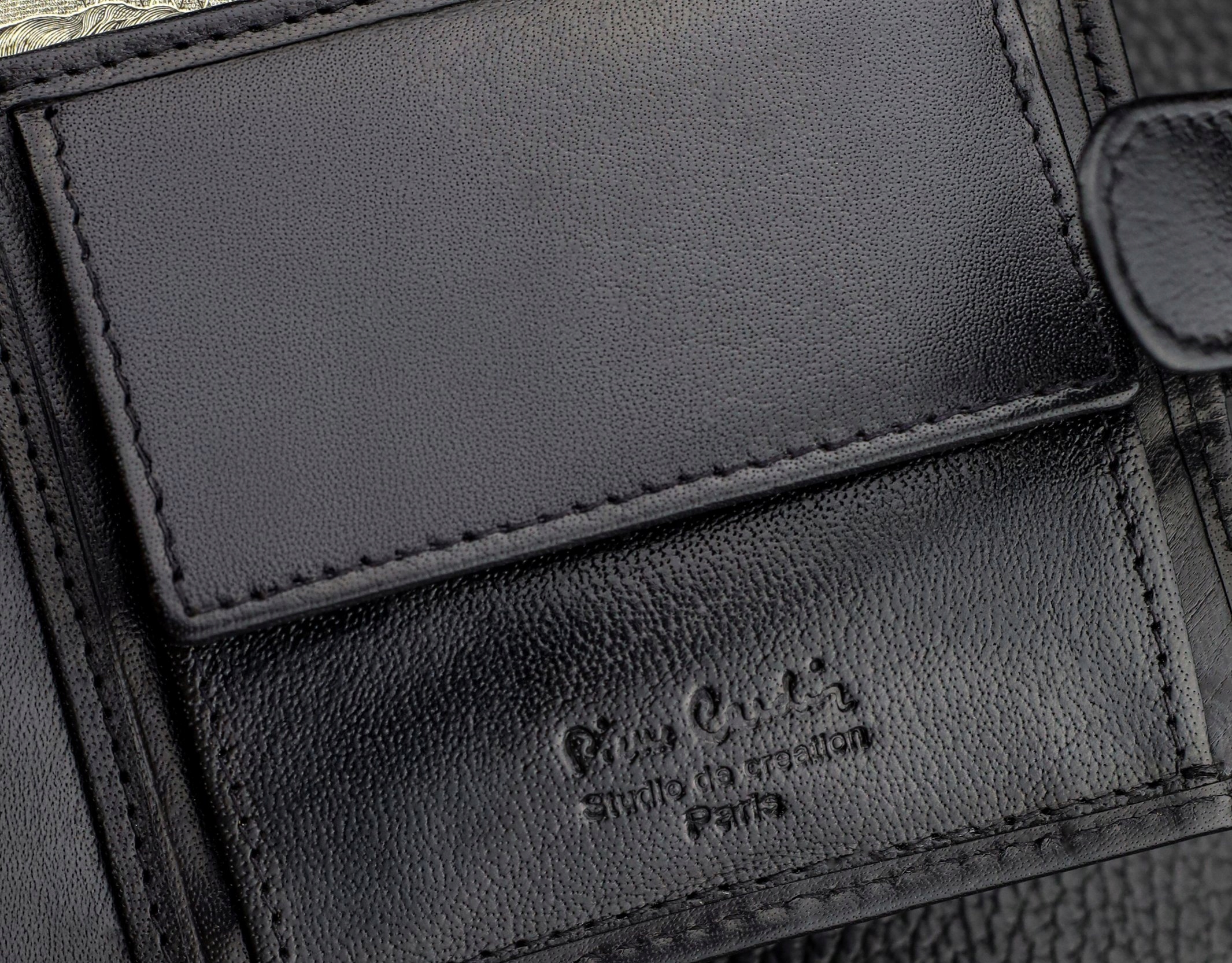 Vyriška odinė piniginė Pierre Cardin, su RFID apsauga A423606 aprašymas - Prekės nuotrauka