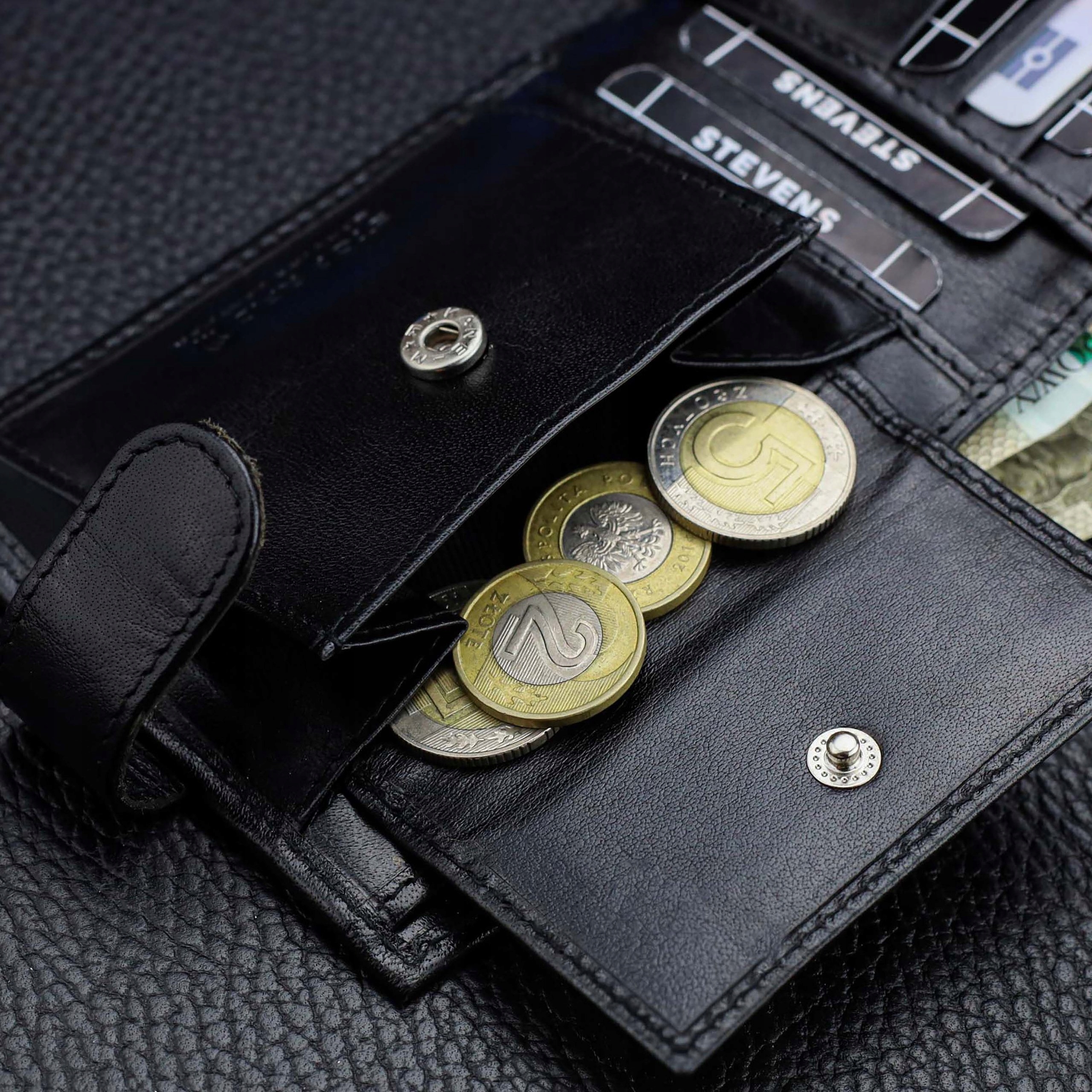 Vyriška odinė piniginė Stevens, plona, juoda, su RFID apsauga 8824A-R aprašymas - Prekės nuotrauka