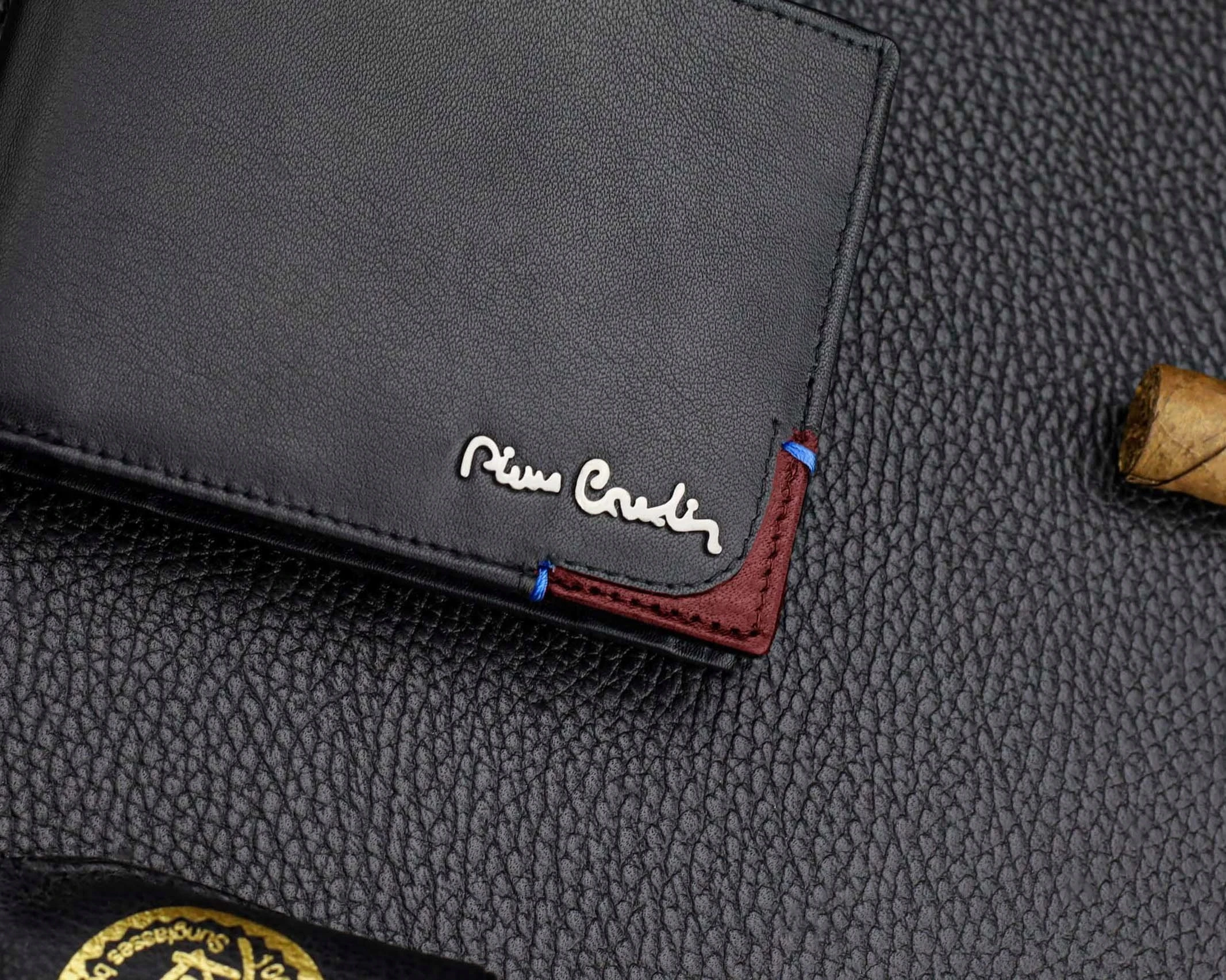 Vyriška piniginė Pierre Cardin, juoda-raudona, natūrali oda, RFID apsauga 75TILAK aprašymas - Prekės nuotrauka