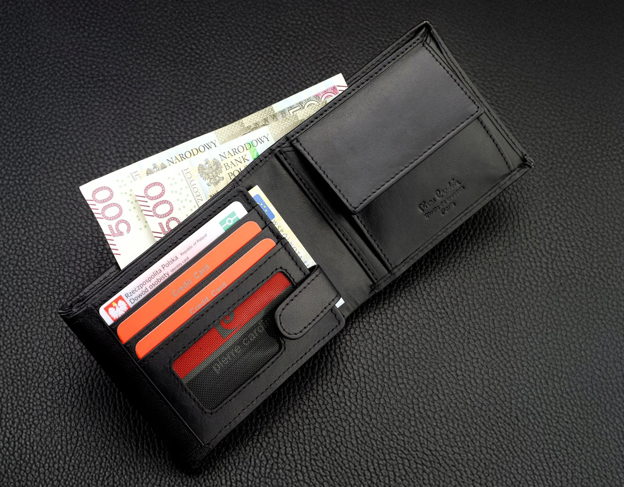 Vyriška piniginė Pierre Cardin, odinė, su RFID apsauga 423206 aprašymas - Prekės nuotrauka
