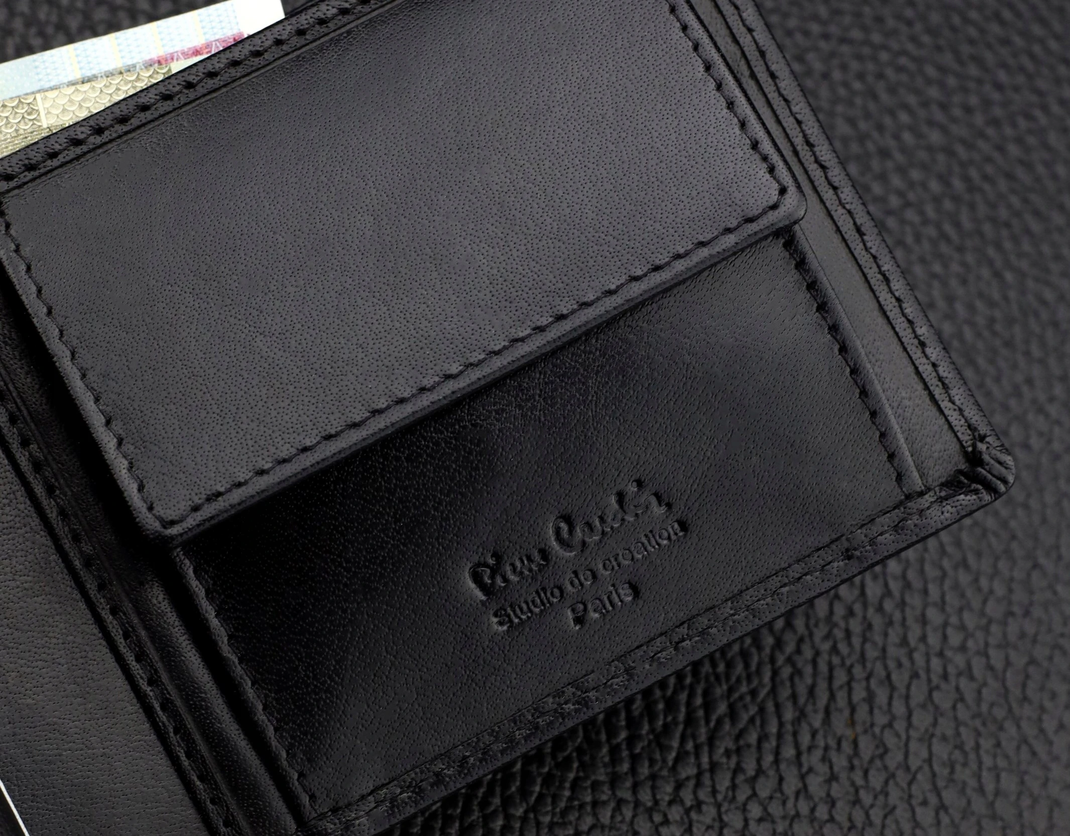 Vyriška piniginė Pierre Cardin, odinė, su RFID apsauga 423606 aprašymas - Prekės nuotrauka