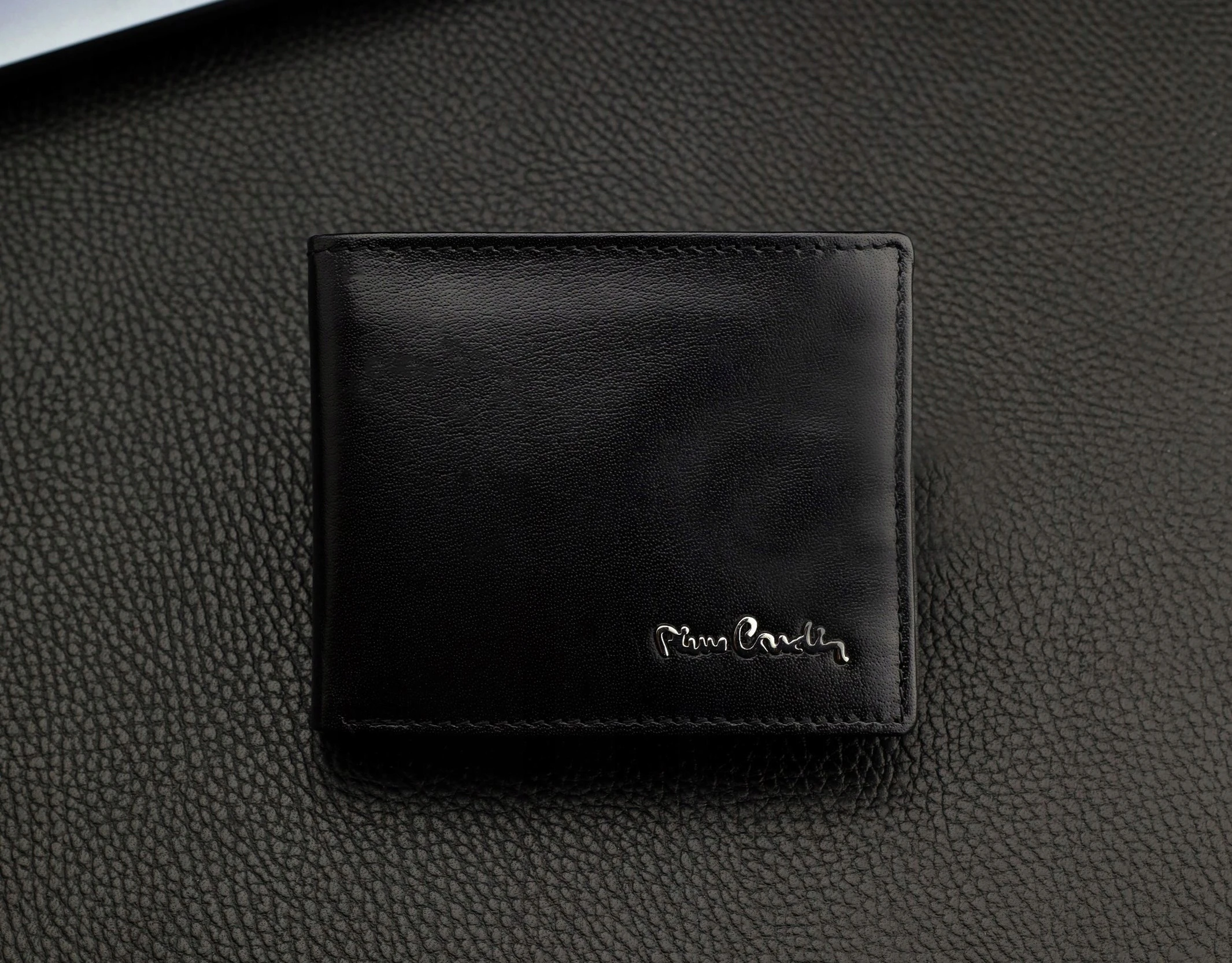 Vyriška piniginė Pierre Cardin, su RFID apsauga, juoda 5288206 aprašymas - Prekės nuotrauka