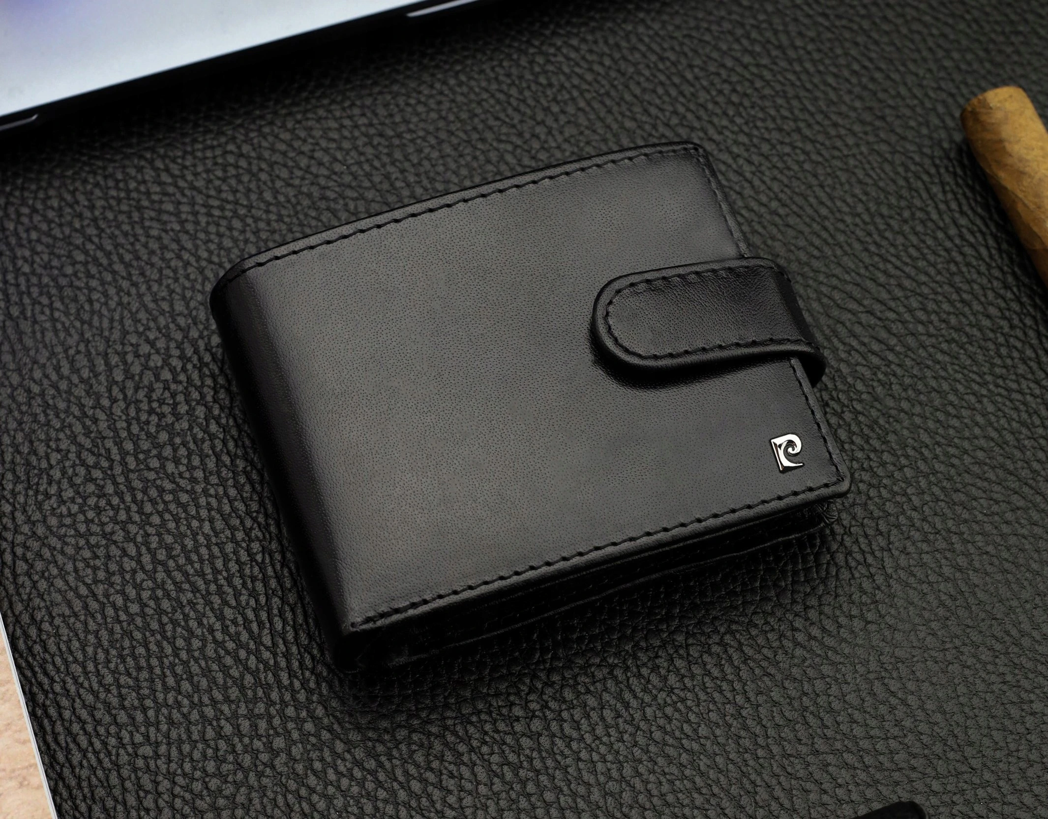 Vyriška piniginė Pierre Cardin, su RFID apsauga, juoda A323306 aprašymas - Prekės nuotrauka