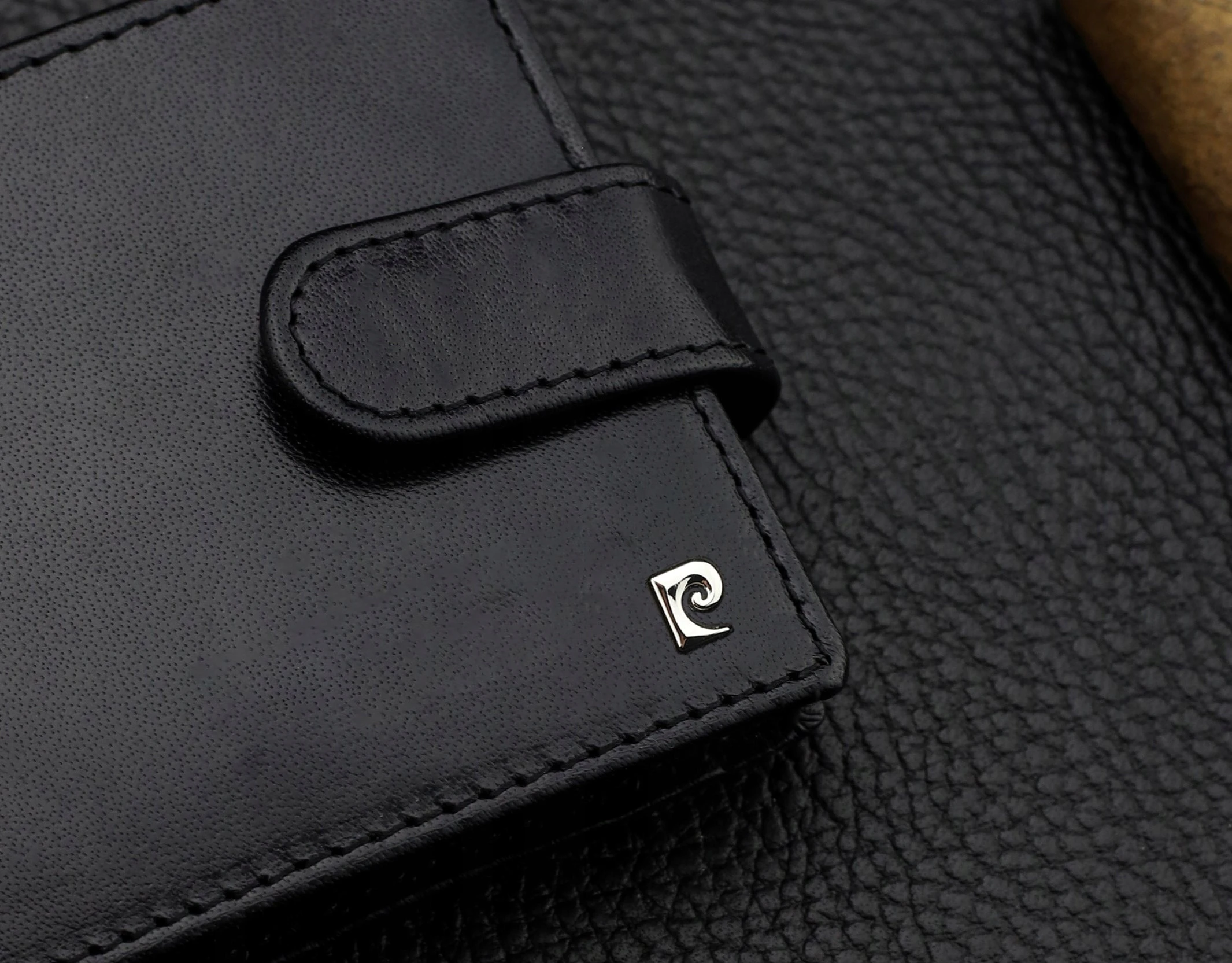 Vyriška piniginė Pierre Cardin, su RFID apsauga, juoda A323306 aprašymas - Prekės nuotrauka