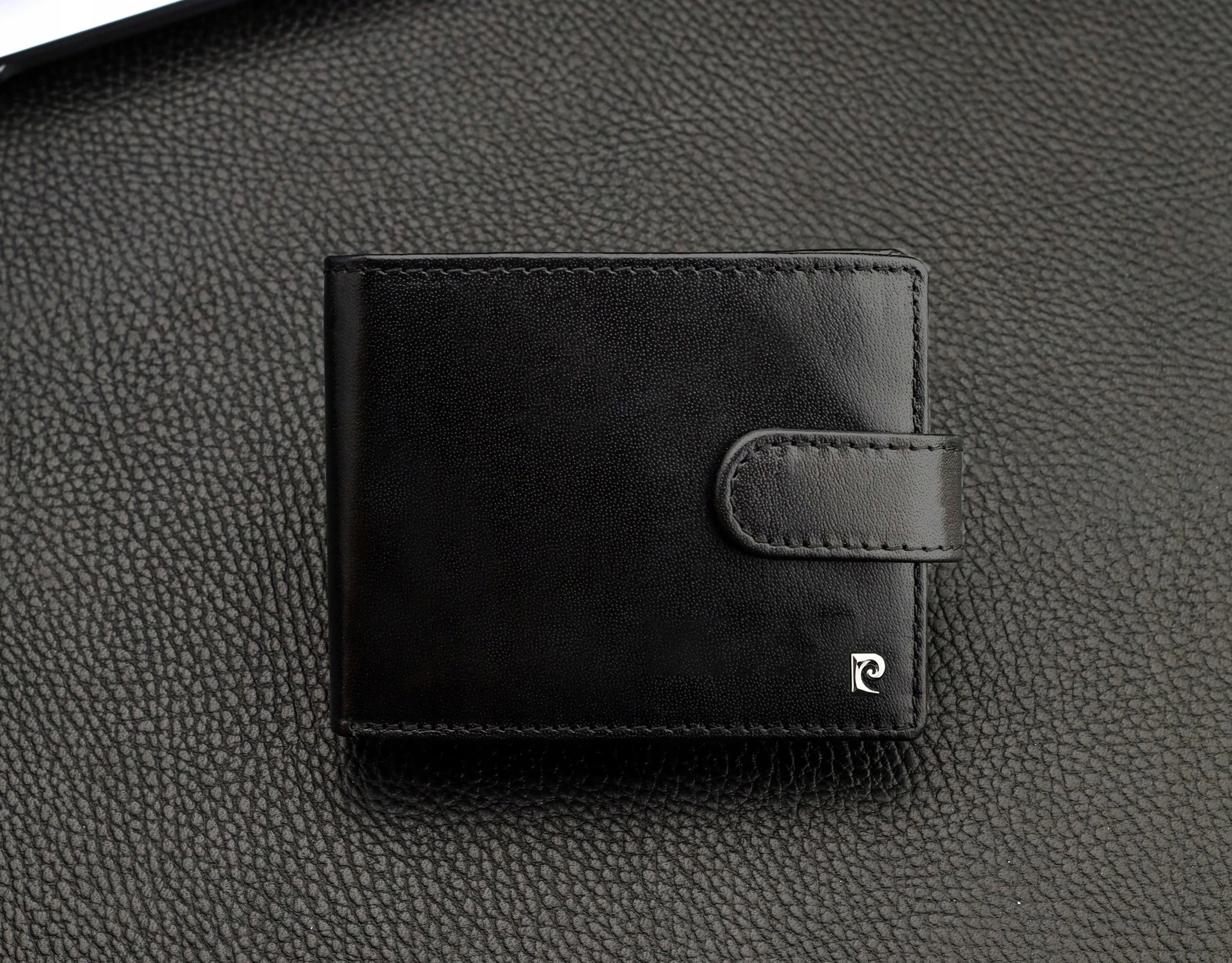 Vyriška piniginė Pierre Cardin, su RFID apsauga, juoda A323306 aprašymas - Prekės nuotrauka