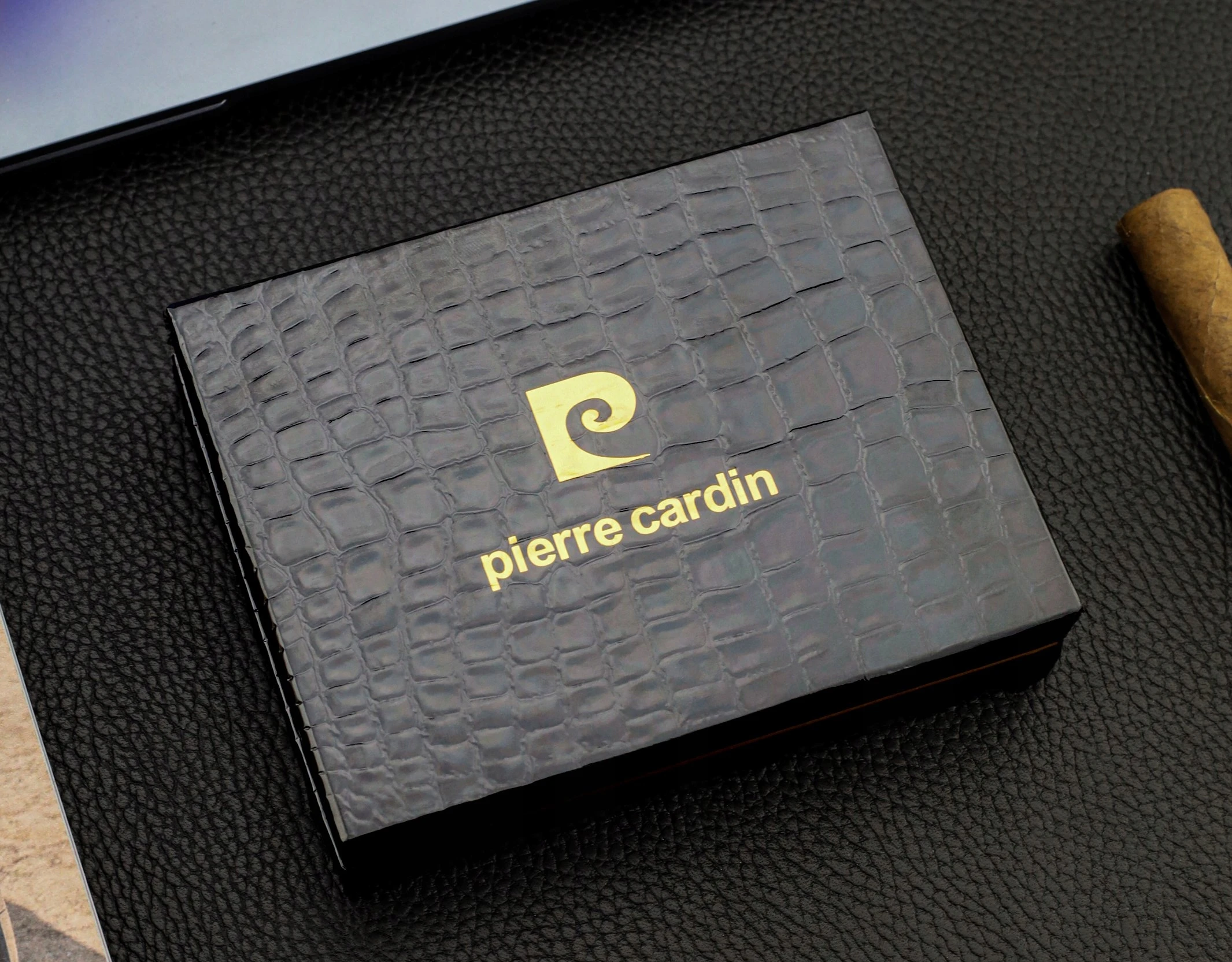 Vyriška piniginė Pierre Cardin, su RFID apsauga, juoda A5288306 aprašymas - Prekės nuotrauka