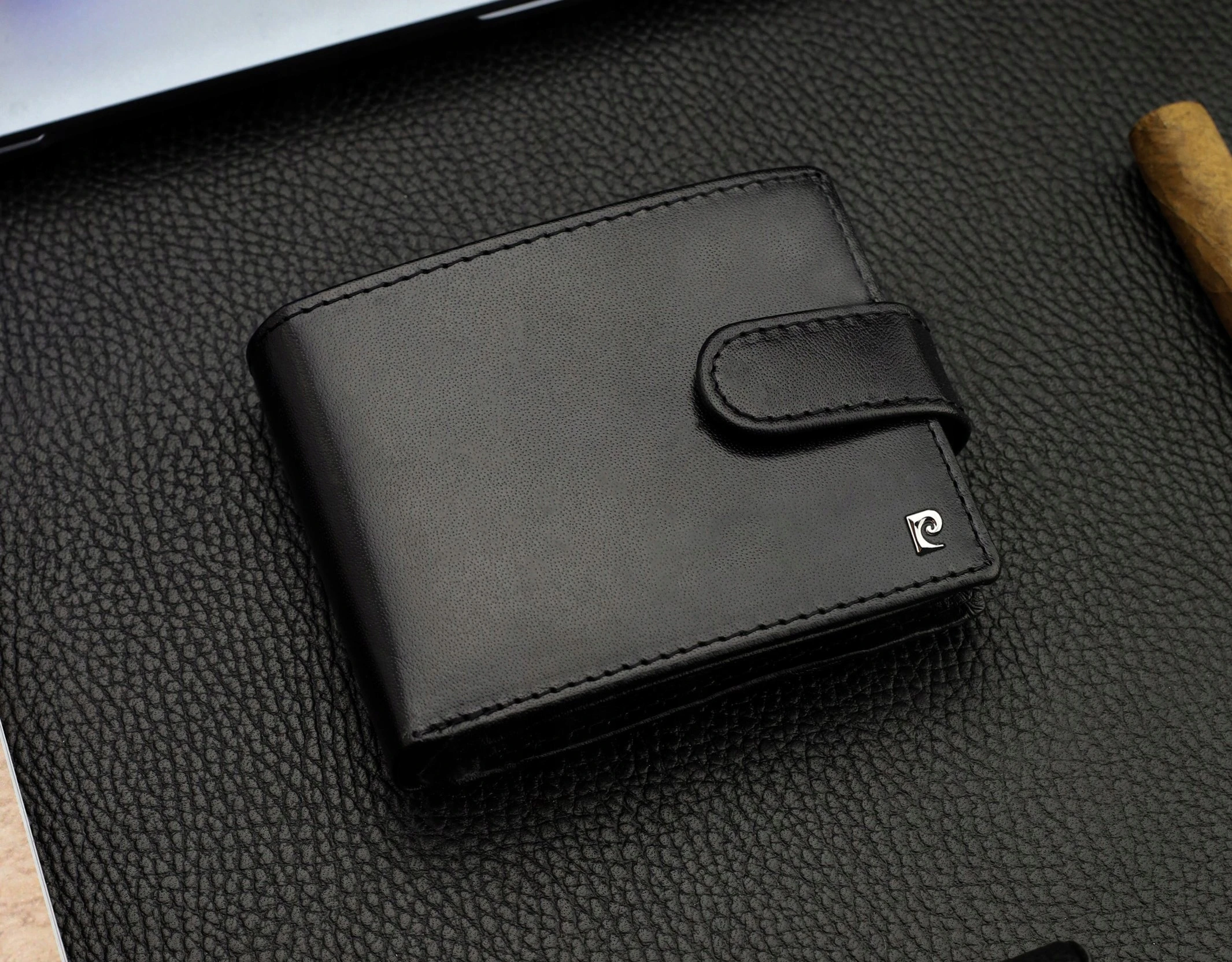 Vyriška piniginė Pierre Cardin, su RFID apsauga, juoda A5288306 aprašymas - Prekės nuotrauka
