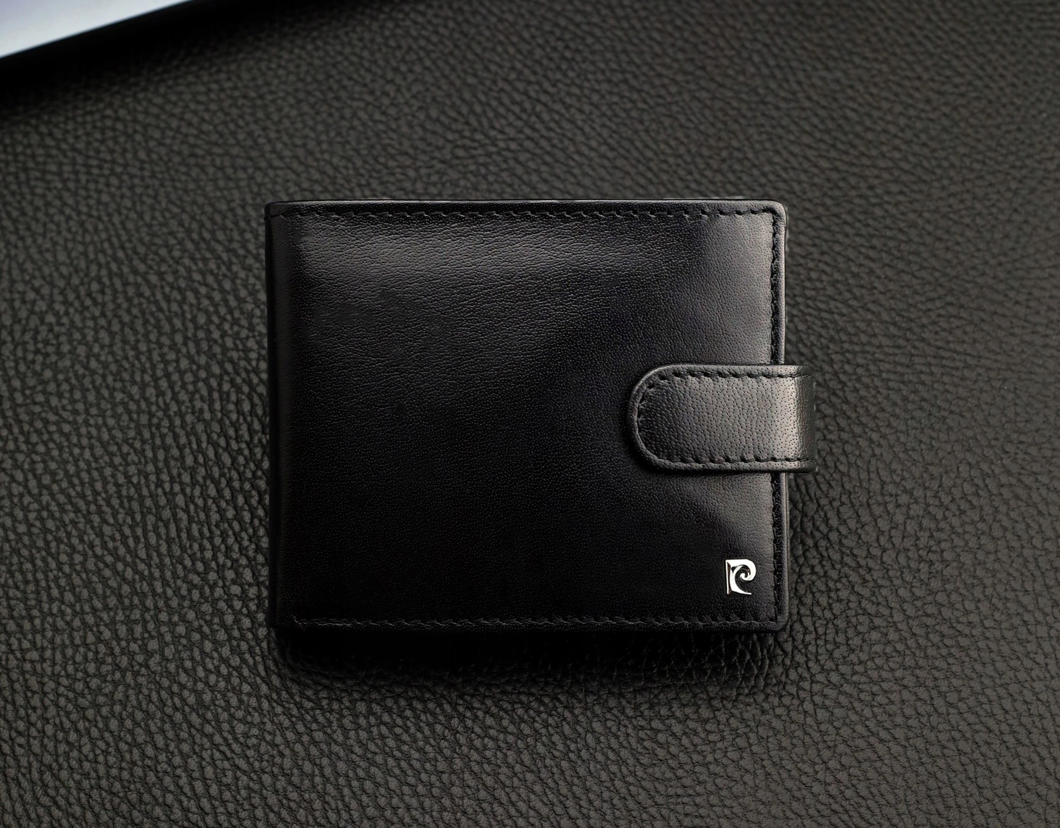 Vyriška piniginė Pierre Cardin, su RFID apsauga, juoda A5288306 aprašymas - Prekės nuotrauka