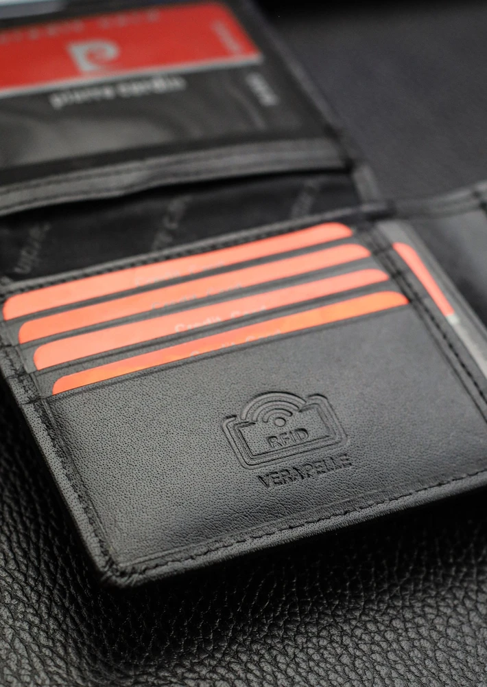 Dovanų rinkinys vyrams: odinė piniginė Pierre Cardin RFID ir diržas Stevens A6088206