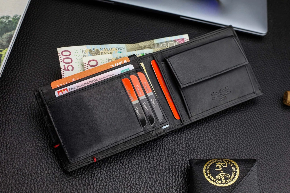 Dovanų rinkinys vyrams: odinė piniginė Pierre Cardin RFID, odinis diržas 75TILAK8806