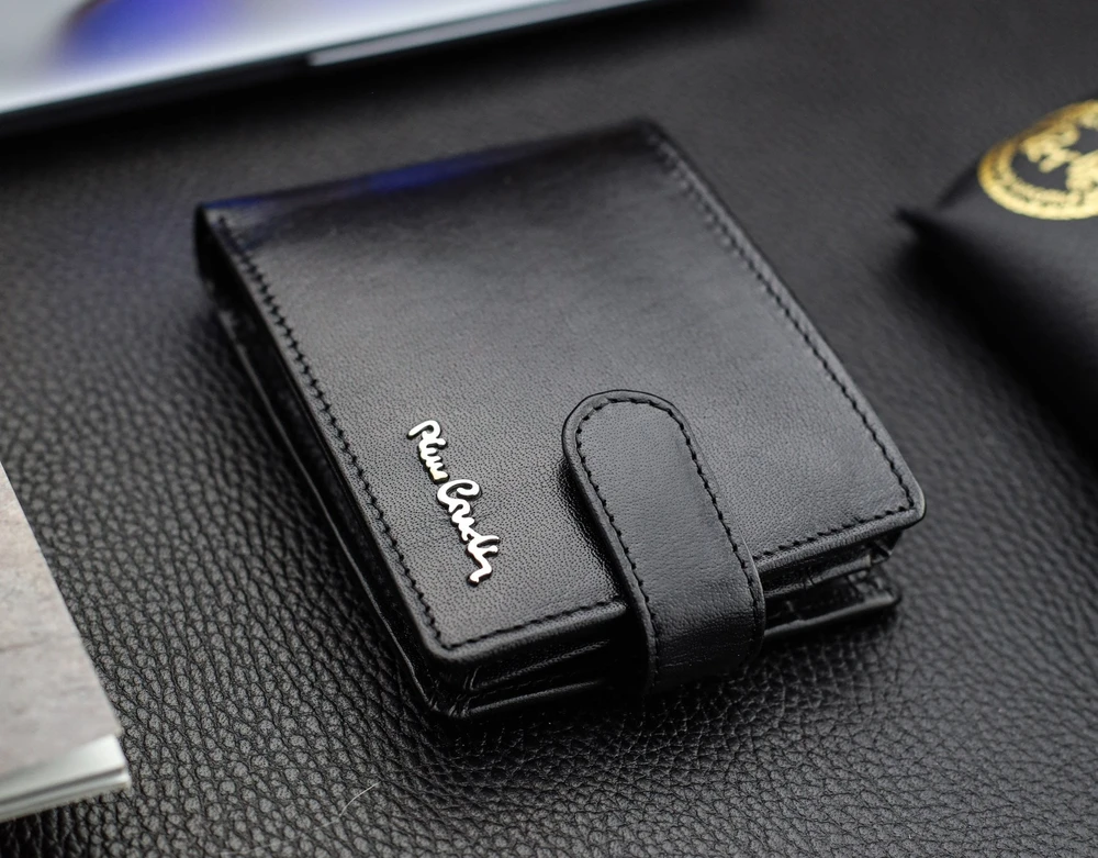 Dovanų rinkinys vyrams: odinė piniginė Pierre Cardin RFID ir diržas Stevens A6088206