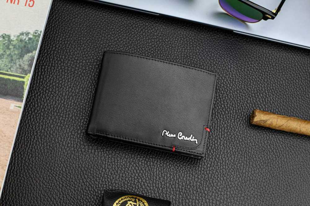 Dovanų rinkinys vyrams: odinė piniginė Pierre Cardin RFID, odinis diržas 75T8806BB
