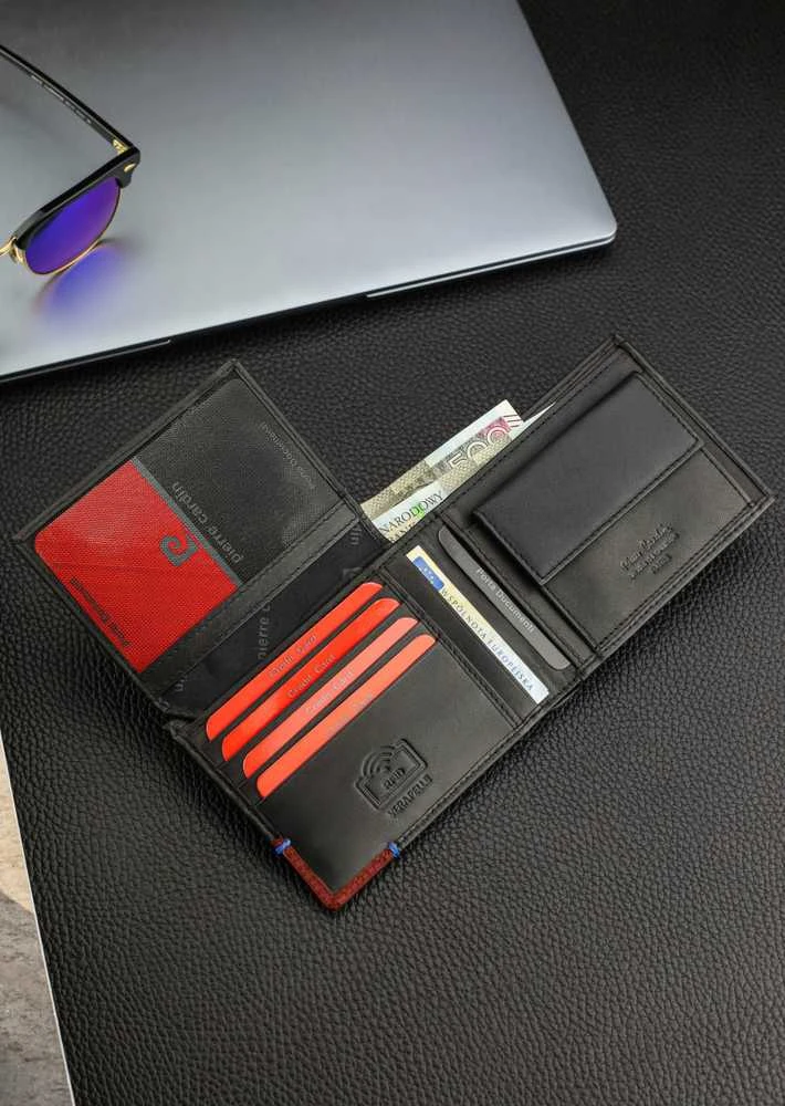 Dovanų rinkinys vyrams: odinė piniginė Pierre Cardin RFID, odinis diržas 75T8806BR