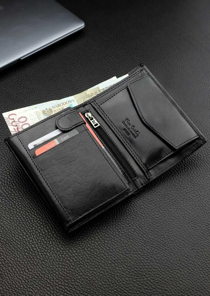 Dovanų rinkinys vyrams: odinė piniginė Pierre Cardin RFID ir diržas Stevens 623206