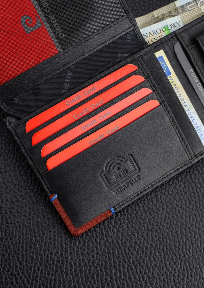 Dovanų rinkinys vyrams: odinė piniginė Pierre Cardin RFID, odinis diržas 75TILAK8806