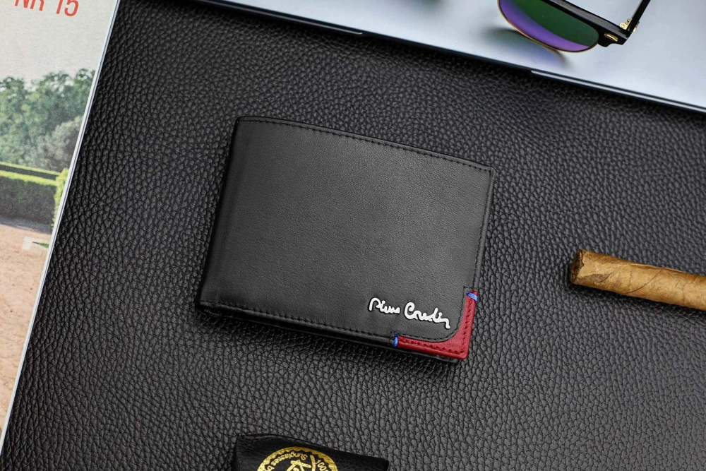 Dovanų rinkinys vyrams: odinė piniginė Pierre Cardin RFID, odinis diržas 75TILAK8806