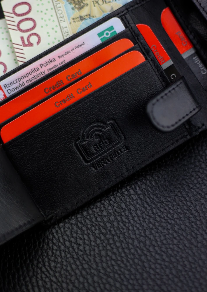 Dovanų rinkinys vyrams: odinė piniginė Pierre Cardin RFID ir diržas STEVENS A323206
