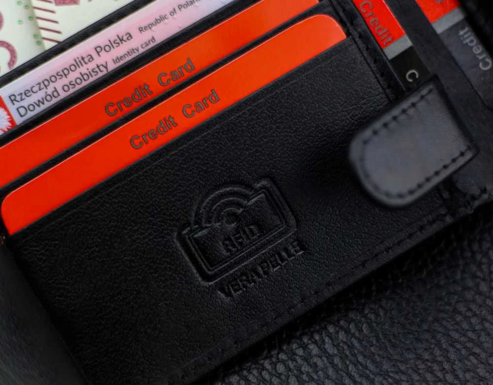 Dovanų rinkinys vyrams: odinė piniginė Pierre Cardin RFID ir diržas Stevens 323206