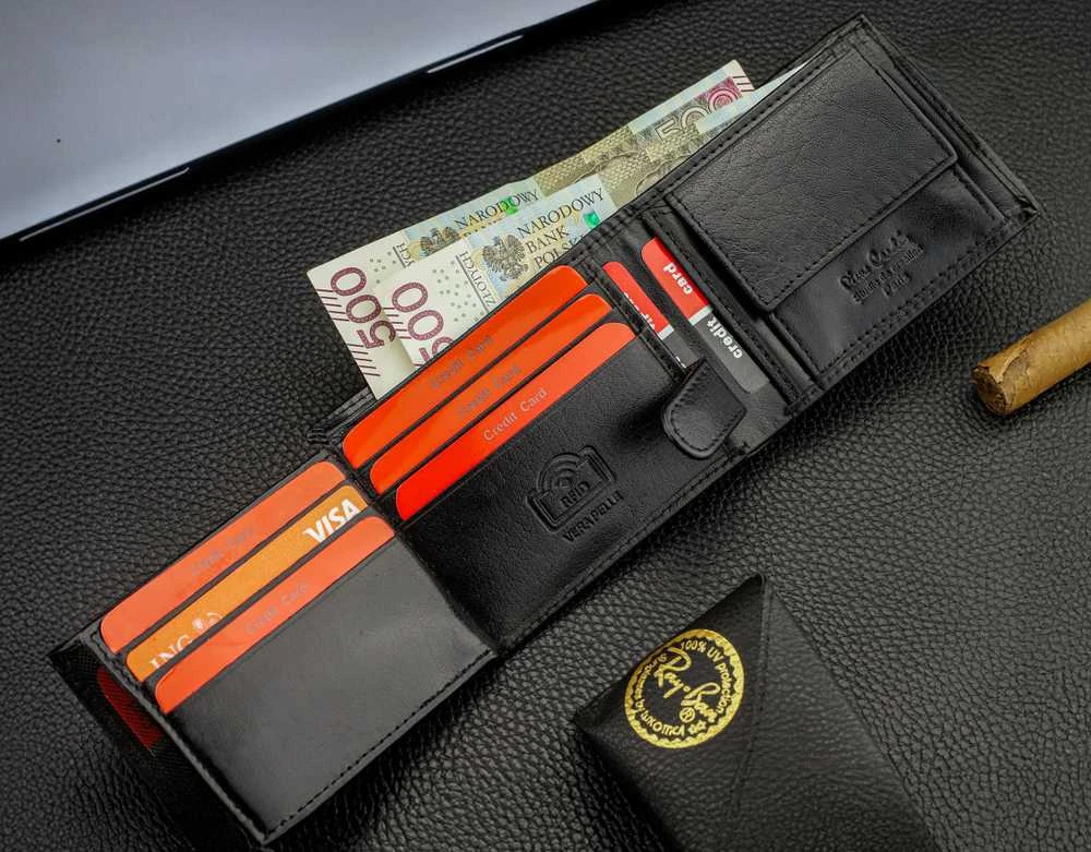 Dovanų rinkinys vyrams: odinė piniginė Pierre Cardin RFID ir diržas Stevens 423206