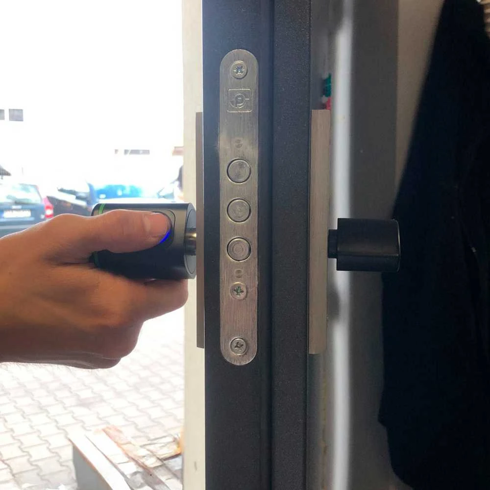 Elektroninė išmanioji durų spyna su pirštų atspaudu ir „Bluetooth“