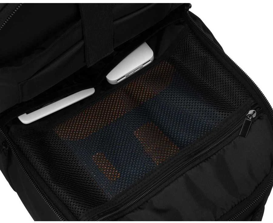 Juoda tekstilinė kelioninė kuprinė „Peterson“ su vakuuminiu skyriumi ir USB jungtimi K49