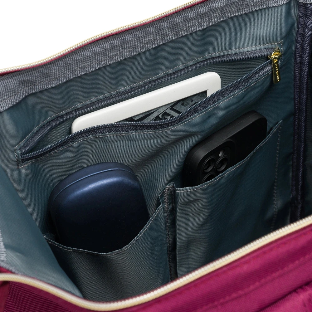 Jednokomorowy plecak damski su poliestru w burgundowym kolorze, wyposażony w port USB - Peterson