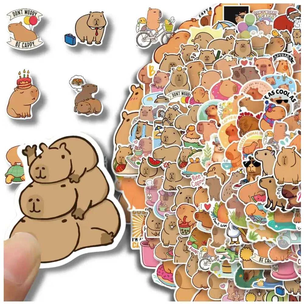 Lipdukai vaikams, 100 vnt., kapibara motyvaciniai, skirti nešiojamam kompiuteriui.