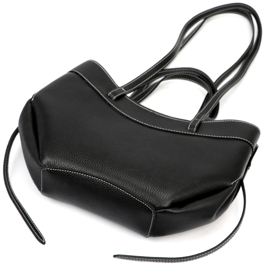 Moteriška odinė shopperbag rankinė su užtrauktuku kosmetinei.
