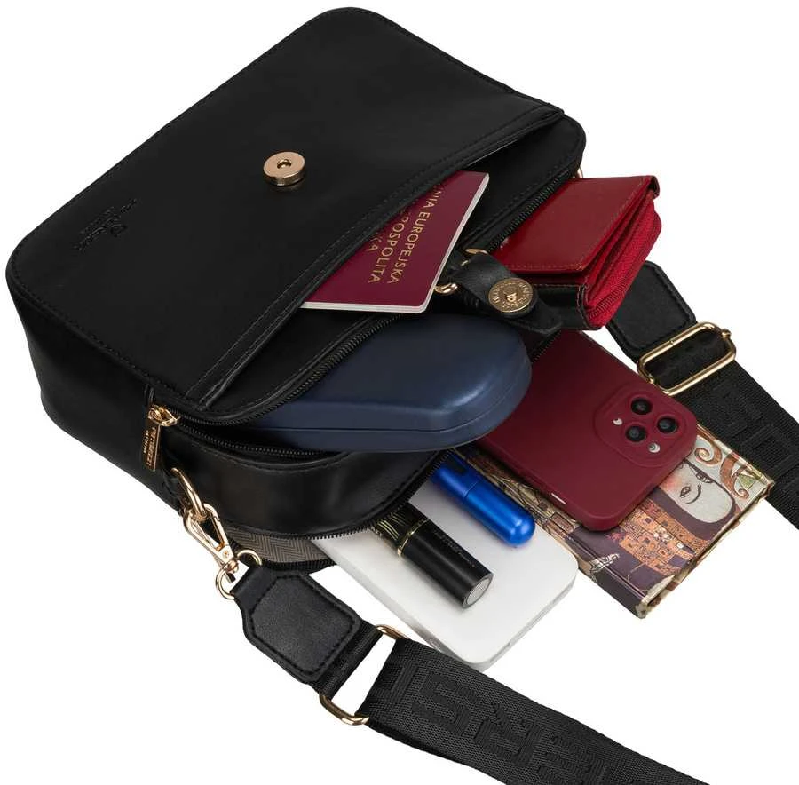 Maža moteriška „Peterson“ crossbody rankinė per petį, juoda, iš ekologiškos odos