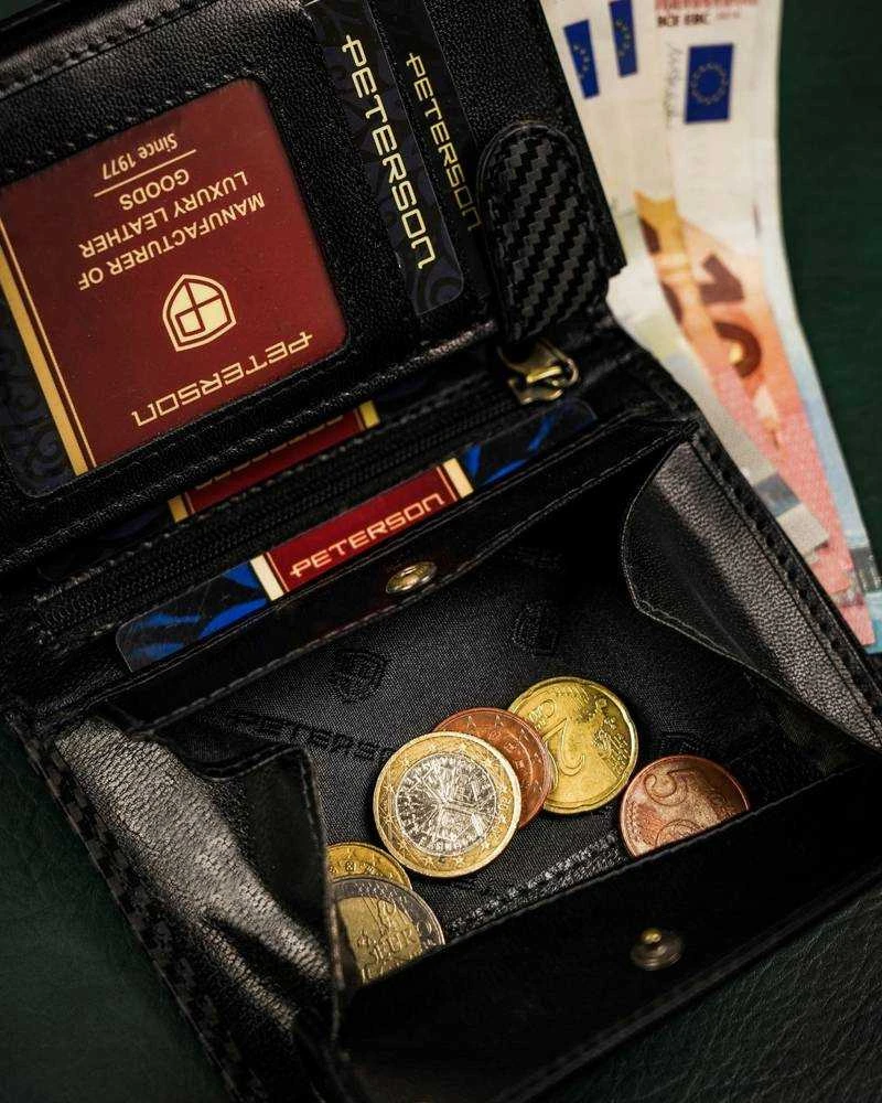 Natūralios odos piniginė vyrams Peterson PT106