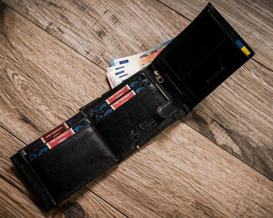 Natūralios odos piniginė vyrams Peterson PT73