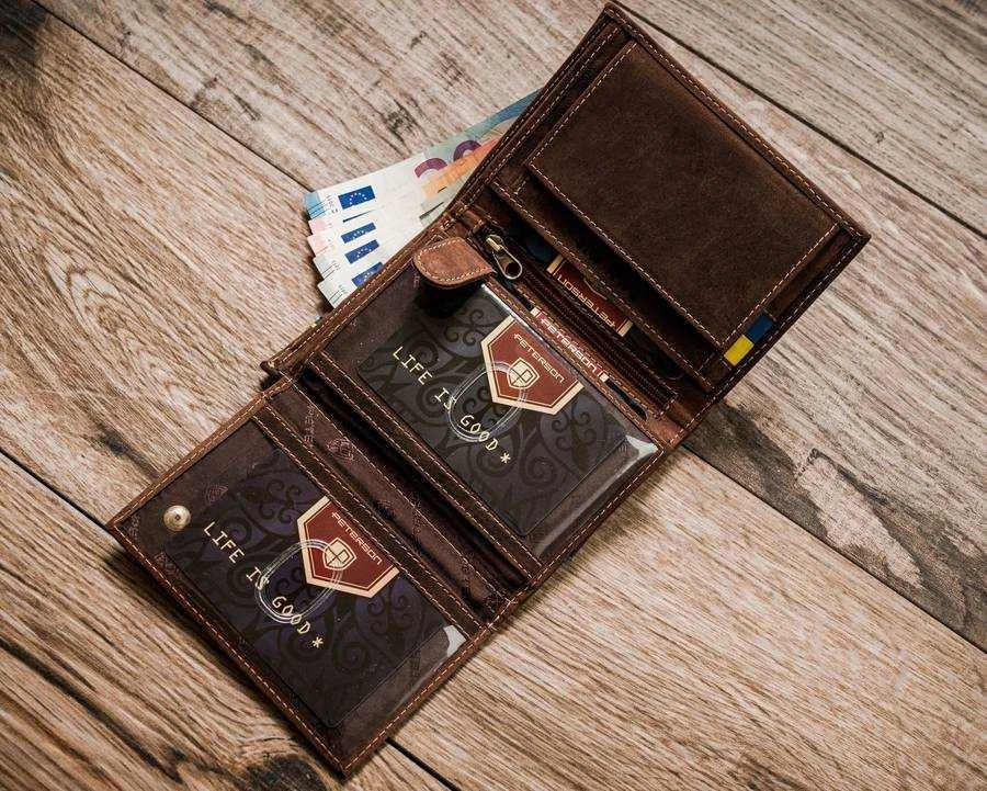 Natūralios odos piniginė vyrams Peterson PT52