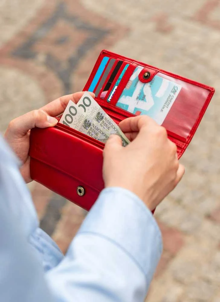 Odinė piniginė moterims Stevens Extended M raudona su RFID apsauga