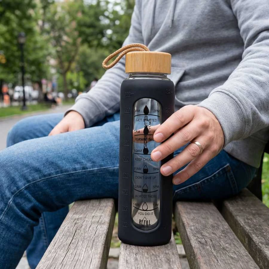 Peterson motyvacinė stiklinė vandens gertuvė su silikoniniu dėklu, juoda, 960 ml