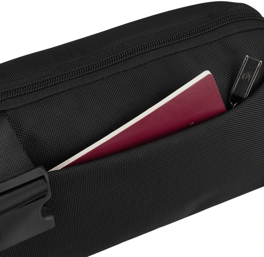 Vyriška maža juoda „Peterson“ lengva miesto rankinė per petį (crossbody), užsegama užtrauktuku, iš tekstilės
