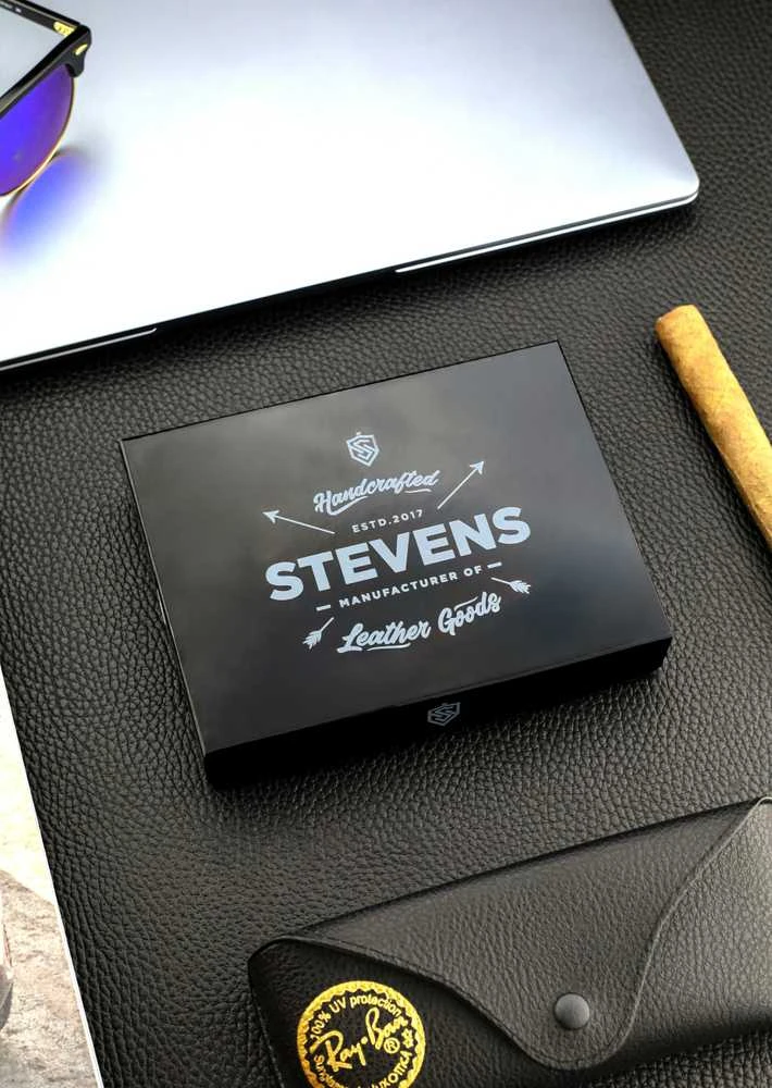 Vyriška odinė piniginė medinėje dėžutėje Stevens 326A, juoda