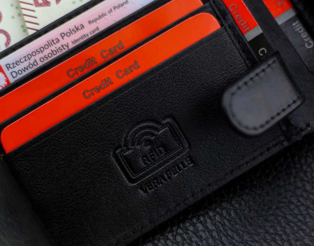 Vyriška odinė piniginė Pierre Cardin, juoda, RFID apsauga A323706