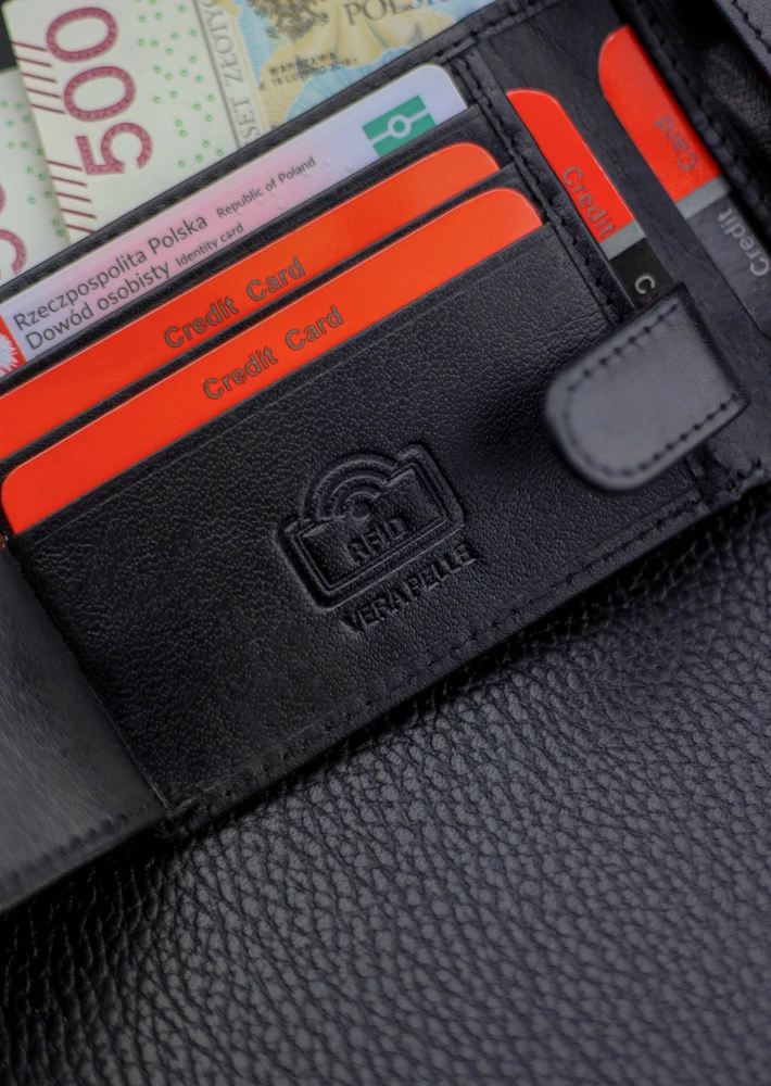 Vyriška odinė piniginė Pierre Cardin, juoda, RFID apsauga 323706