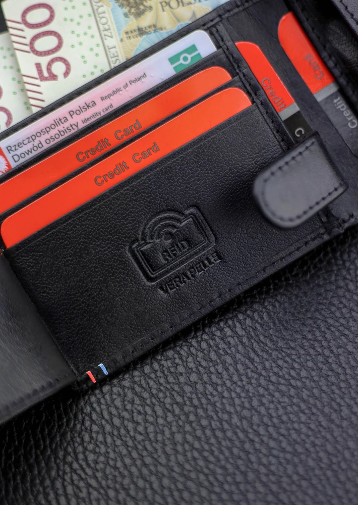 Vyriška odinė piniginė Pierre Cardin su RFID apsauga A323606