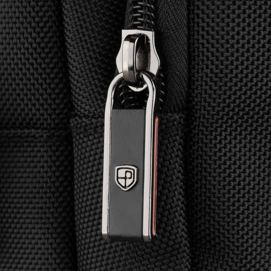 Vyriška „Peterson“ lengva juoda crossbody rankinė per petį su užtrauktuku, iš tekstilės