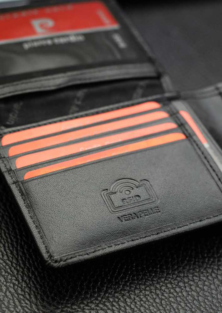 Vyriška piniginė Pierre Cardin, juoda, su RFID apsauga A6088306
