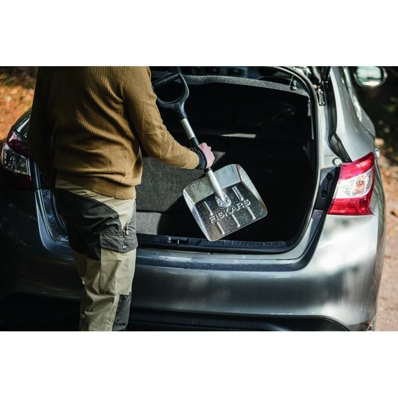 Fiskars Lengvas automobilinis sniego kastuvas 141020