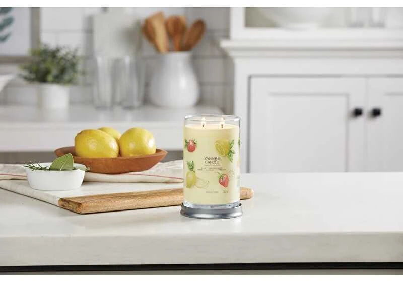 Yankee Candle Aromatinė žvakė Signature tumbler Iced Berry Lemonade 567 g