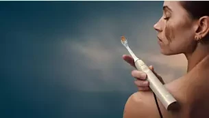 Elektrinis dantų šepetėlis Philips Sonicare DiamondClean Prestige 9900 HX9992/12, šampano spalvos aprašymas - Prekės nuotrauka