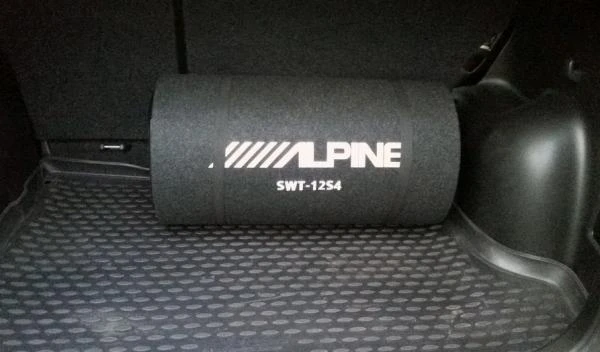 Subwoofer Alpine SWT-12S4 (juodos spalvos)