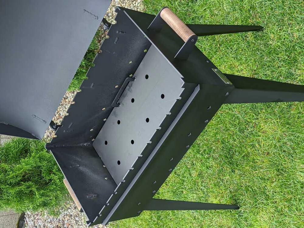 Kalmetal Kompaktiška šašlykinė su dangčiu 50x30