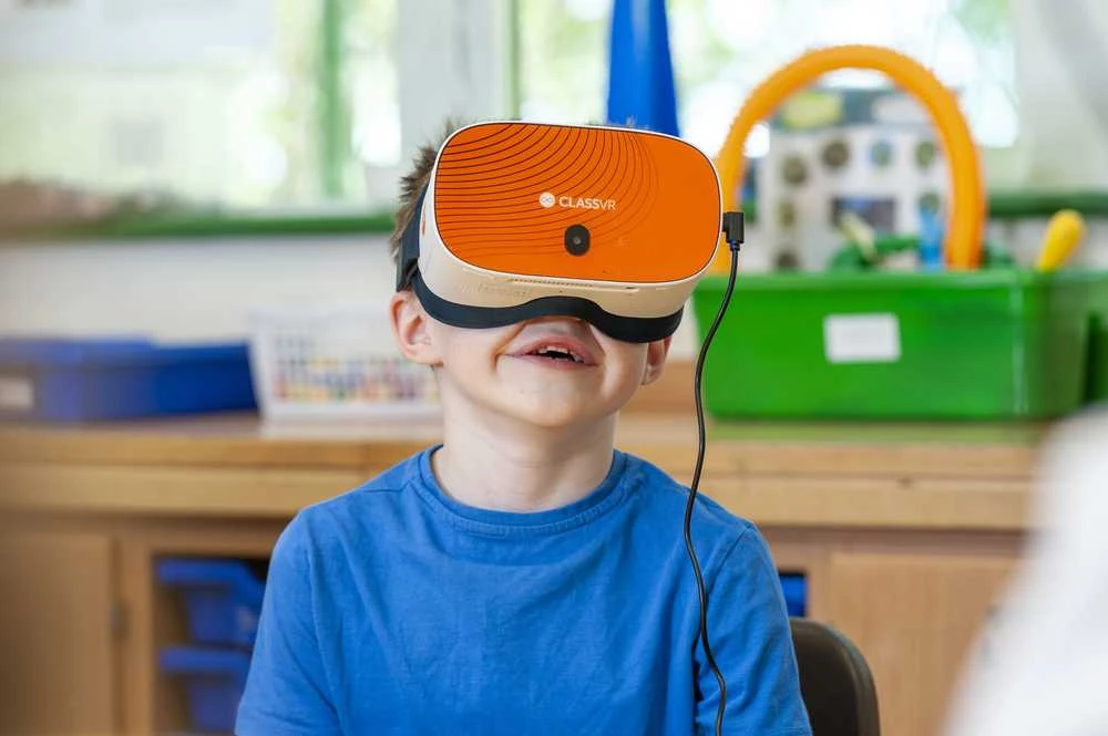 Avantis „ClassVR Xplorer“ 4 dalių rinkinys, įskaitant 4 valdiklius