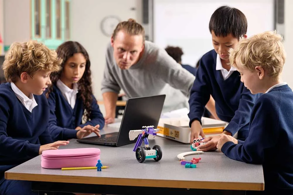 LEGO Education kompiuterių mokslo ir dirbtinio intelekto rinkinys: 4–6 klasės